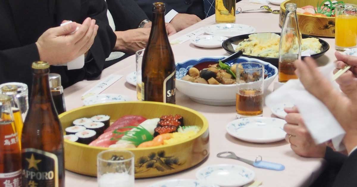 通夜式後の料理振る舞い